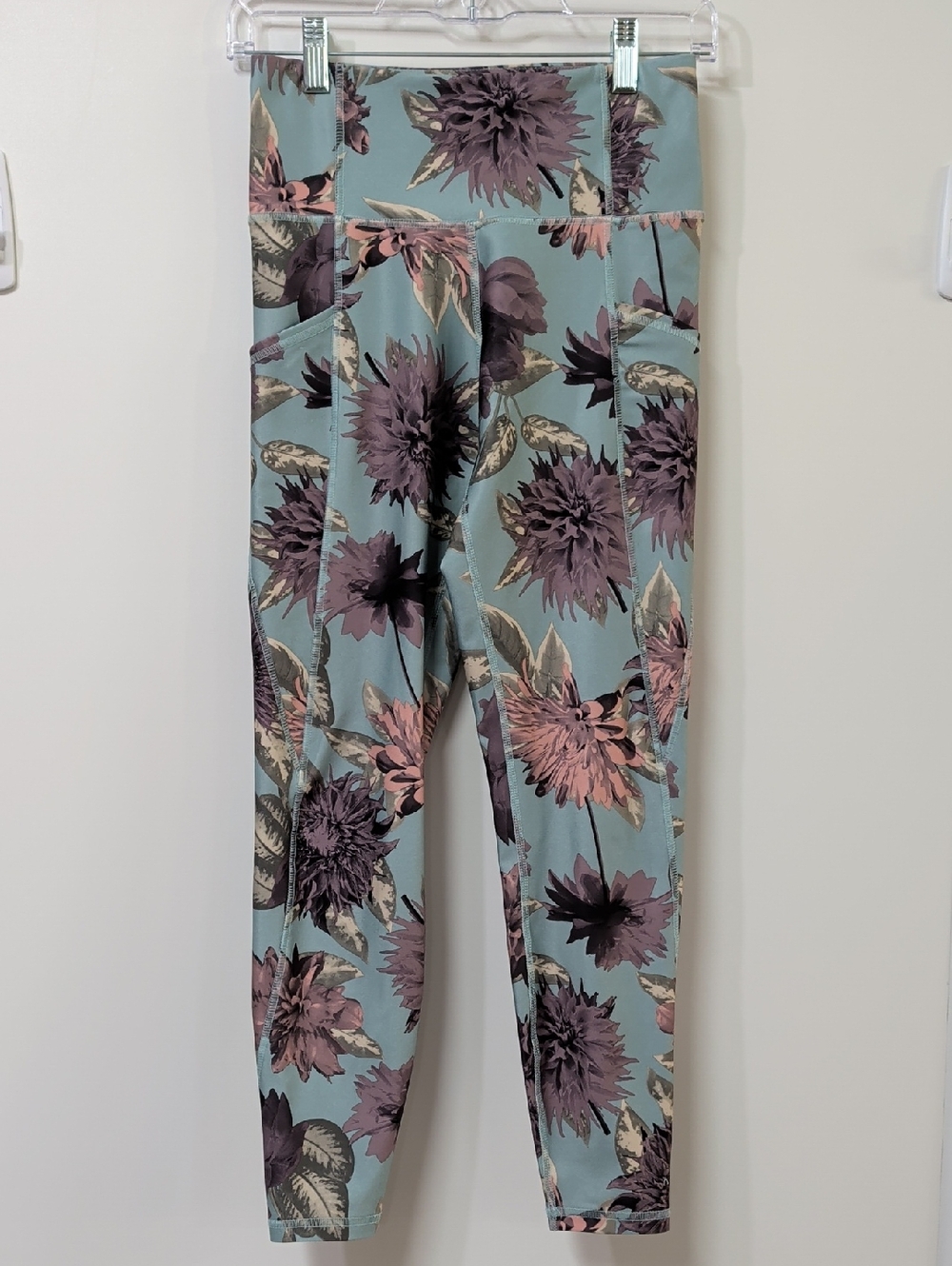 Marika Muted Teal And Lavender Dahlia Floral Leggings Size Small